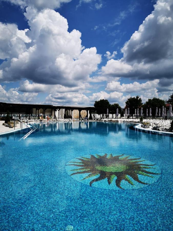 "Poseidon" Centar Aparthotel Stari Banovci Bagian luar foto