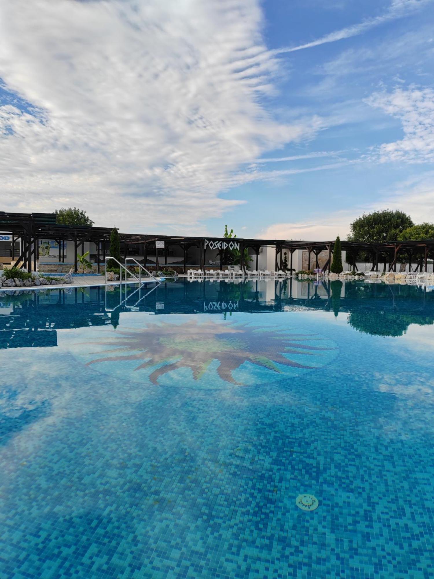 "Poseidon" Centar Aparthotel Stari Banovci Bagian luar foto