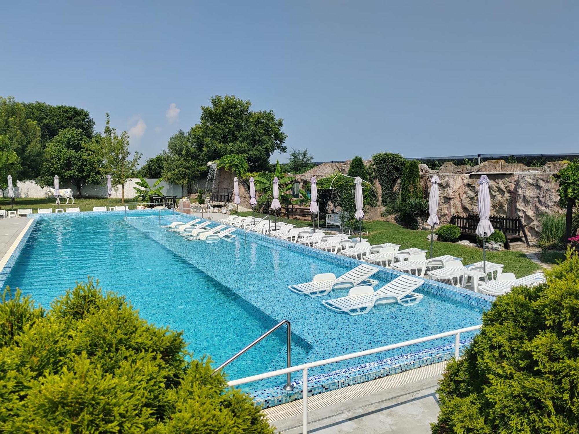 "Poseidon" Centar Aparthotel Stari Banovci Bagian luar foto